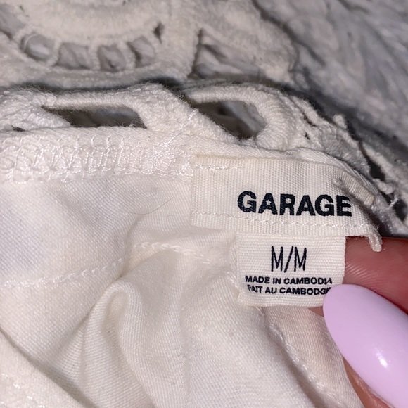 White short sleeve top. Size medium. - Picture 5 of 5